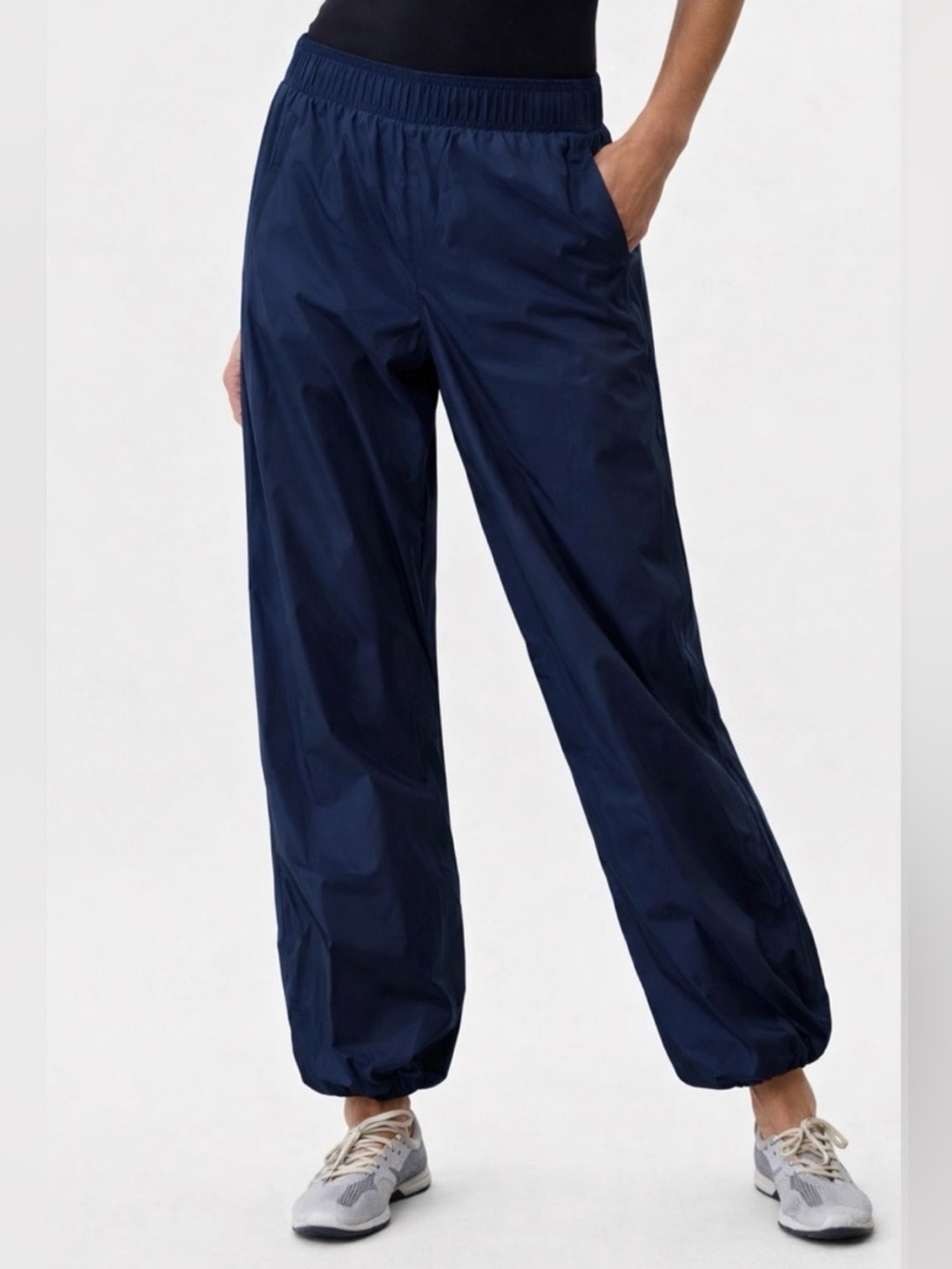 Athleta New Rise Pant in Navy Blue Size L
NWT